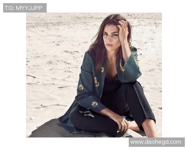 足球明星女星西服时尚搭配合集展现魅力与风格 足球明星女星西服时尚搭配合集展现魅力与风格